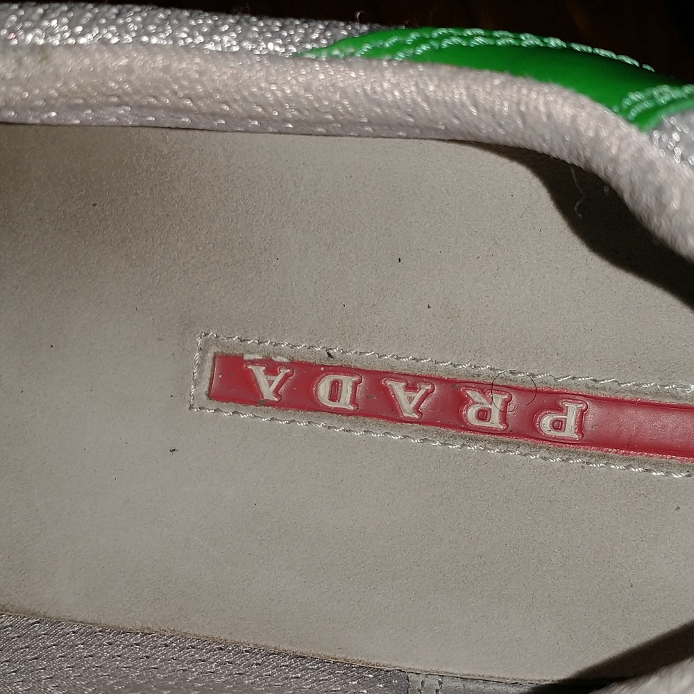 PRADA 👀 - Picture 4 of 16